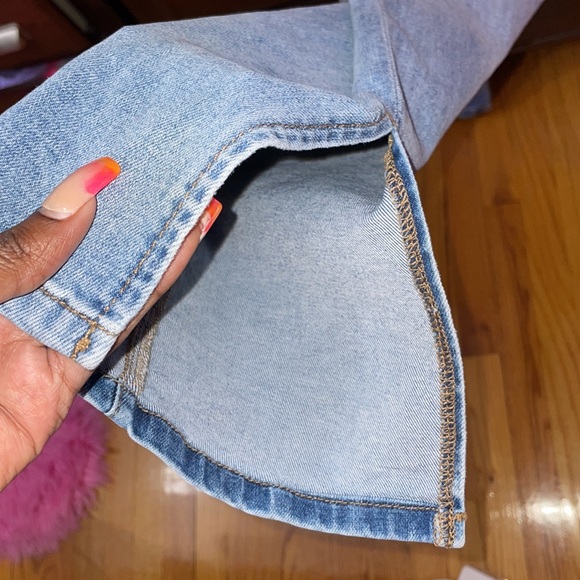 Fashionnova Light Wash Mom Jeans - Picture 4 of 5